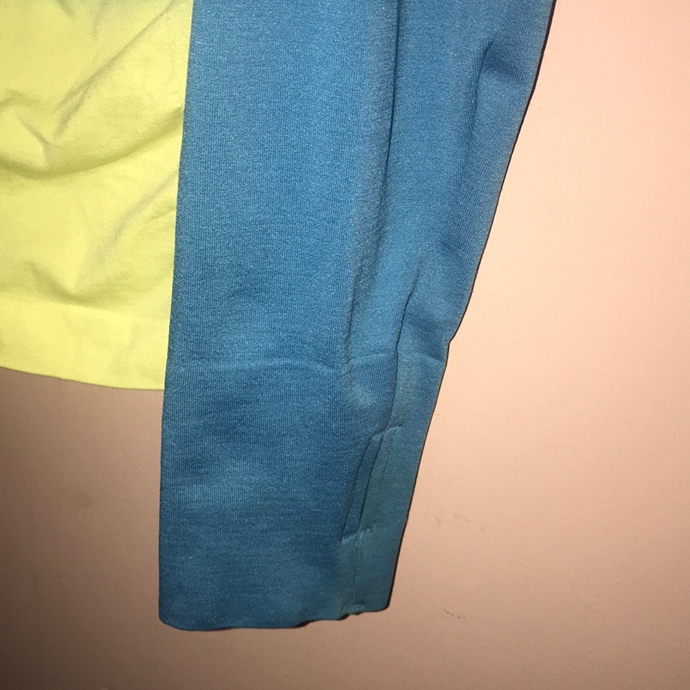 Running zip-up - Picture 3 of 3